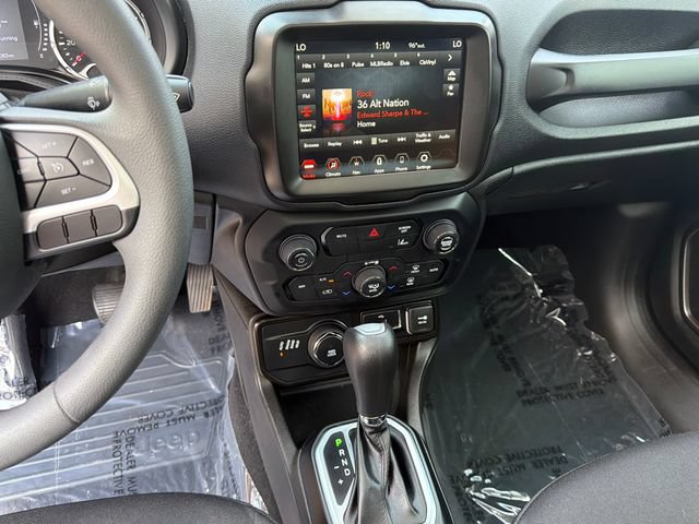 Used 2023 Jeep Renegade Latitude w/ Sun & Fun Group AWD/4WD image 27