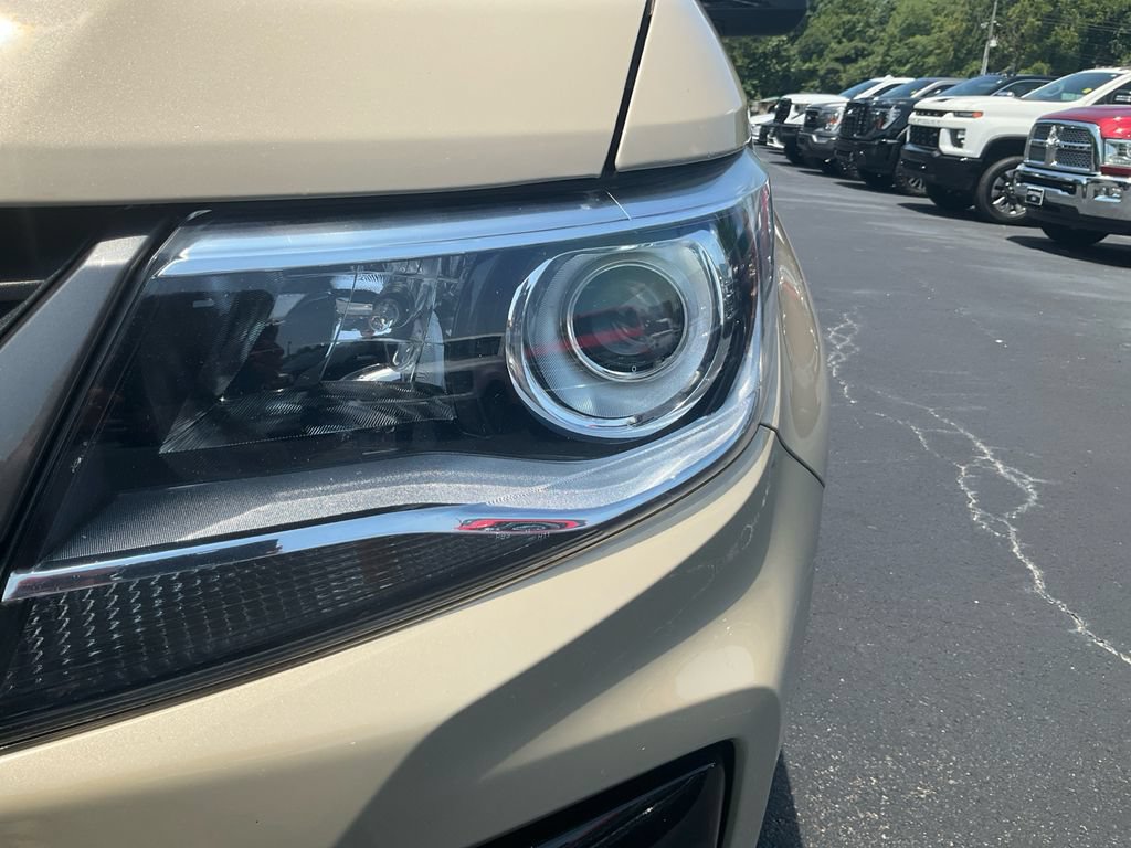 Used 2022 Chevrolet Colorado Z71 AWD/4WD image 9