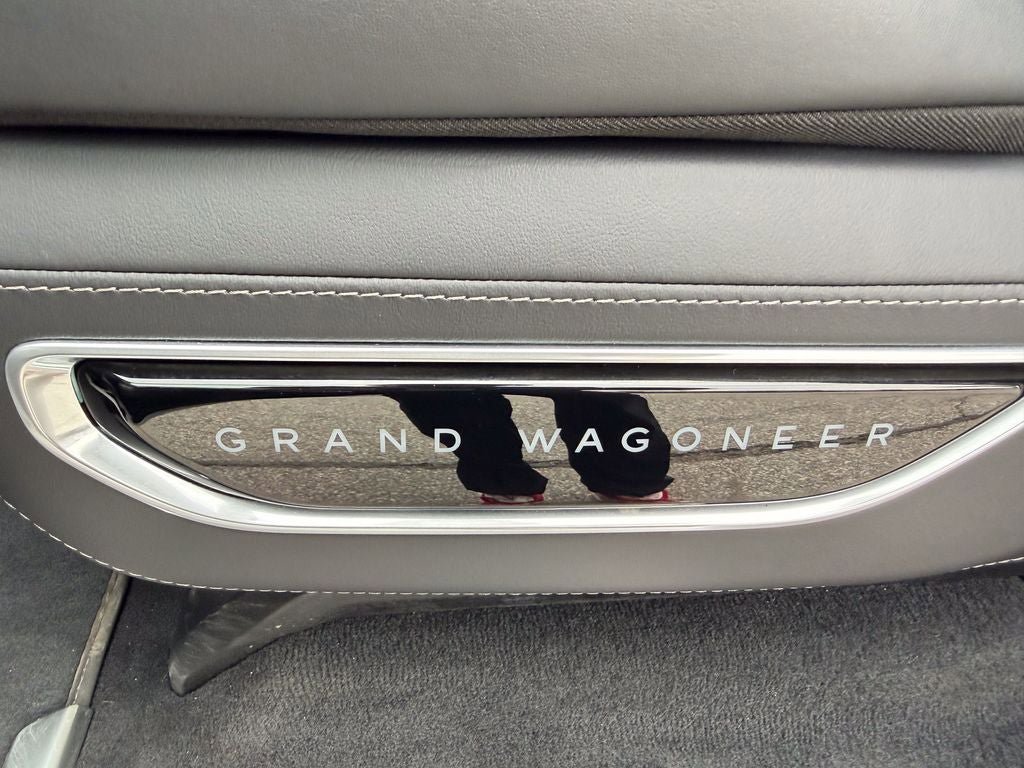 Used 2025 Jeep Grand Wagoneer L Series II Obsidian w/ Quick Order Packagew 28T AWD/4WD image 12