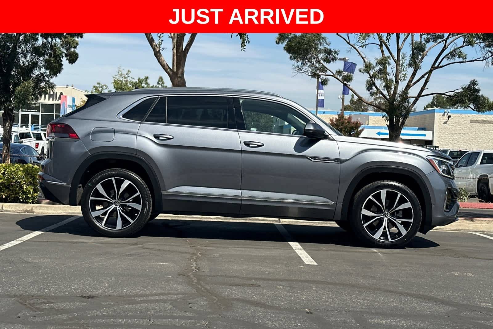Used 2024 Volkswagen Atlas Cross Sport SEL Premium R-Line AWD/4WD image 9