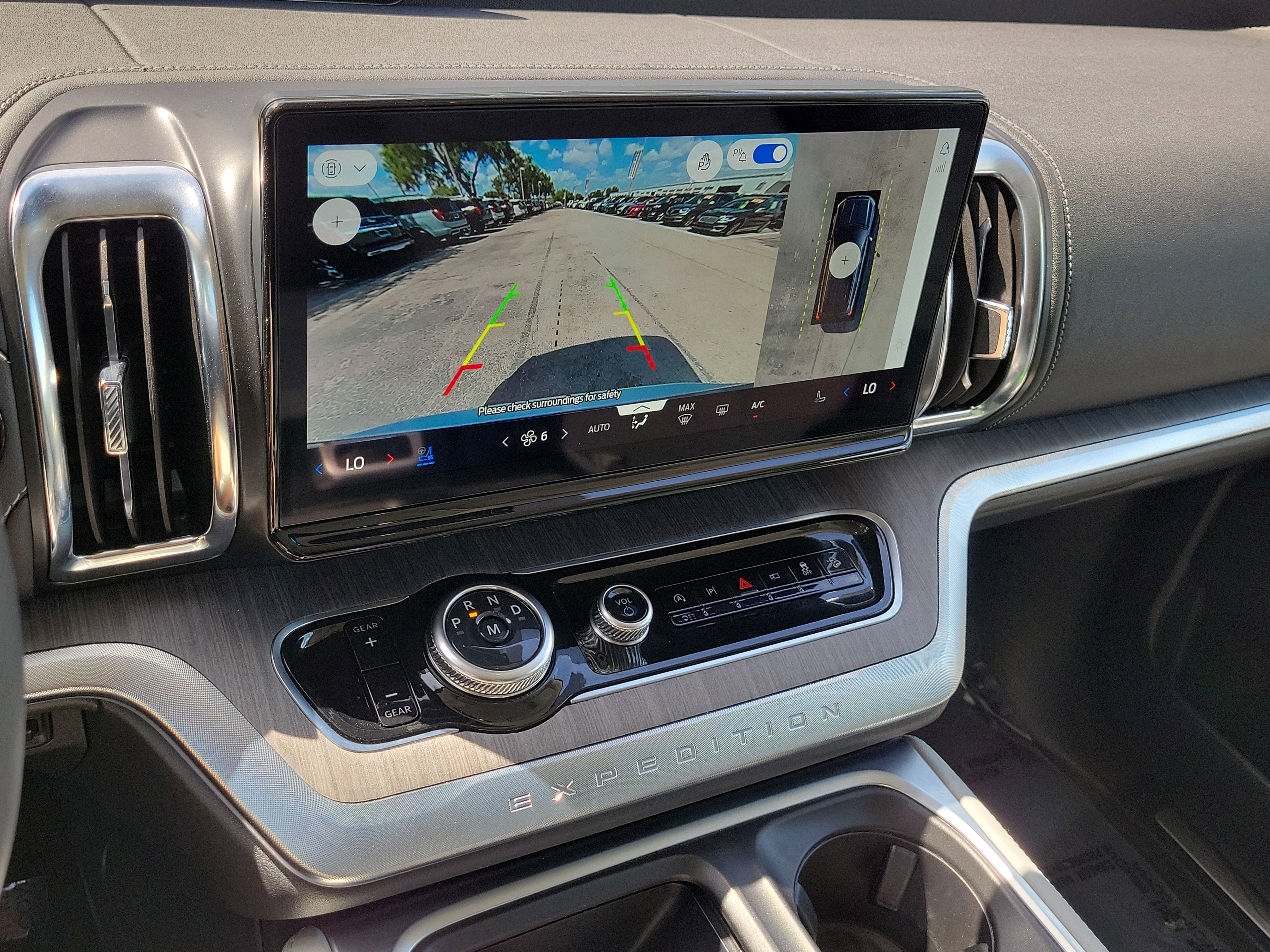 Certified 2025 Ford Expedition Platinum w/ Platinum Ultimate Package image 28