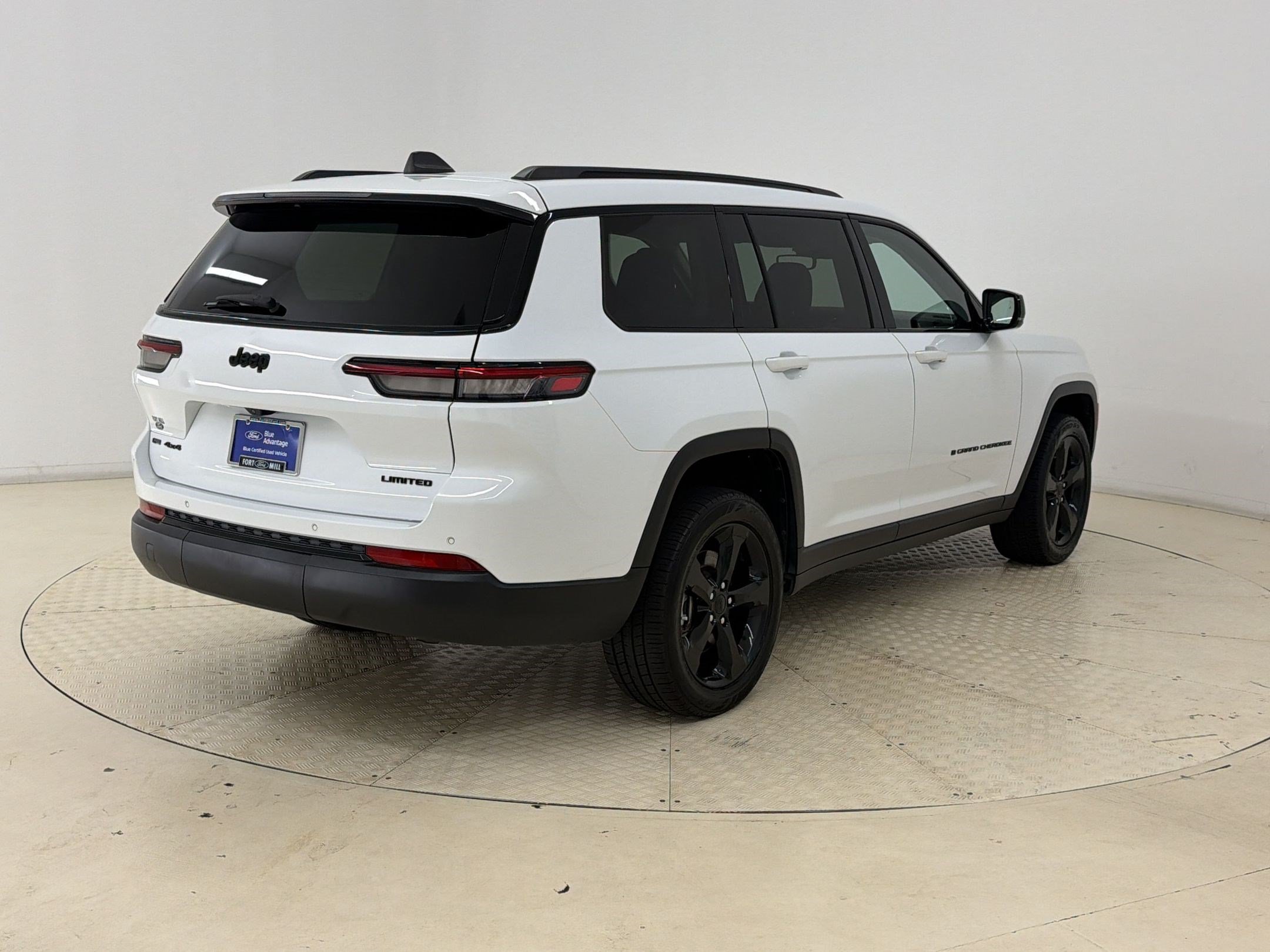 Used 2022 Jeep Grand Cherokee L Limited w/ Black Appearance Package AWD/4WD image 9