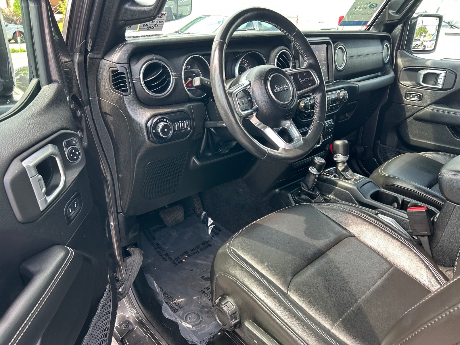 Used 2022 Jeep Wrangler Unlimited Sahara w/ Cold Weather Group AWD/4WD image 7