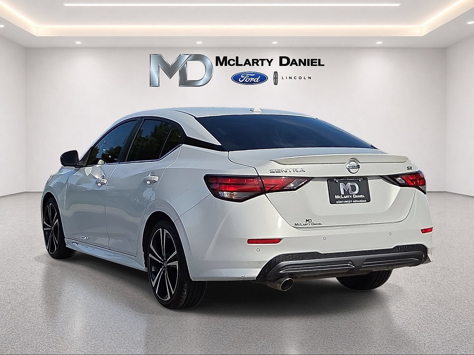 Used 2022 Nissan Sentra SR w/ SR Premium Package FWD image 4