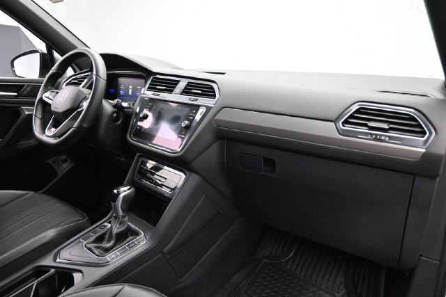 Used 2022 Volkswagen Tiguan SE R-Line FWD image 26