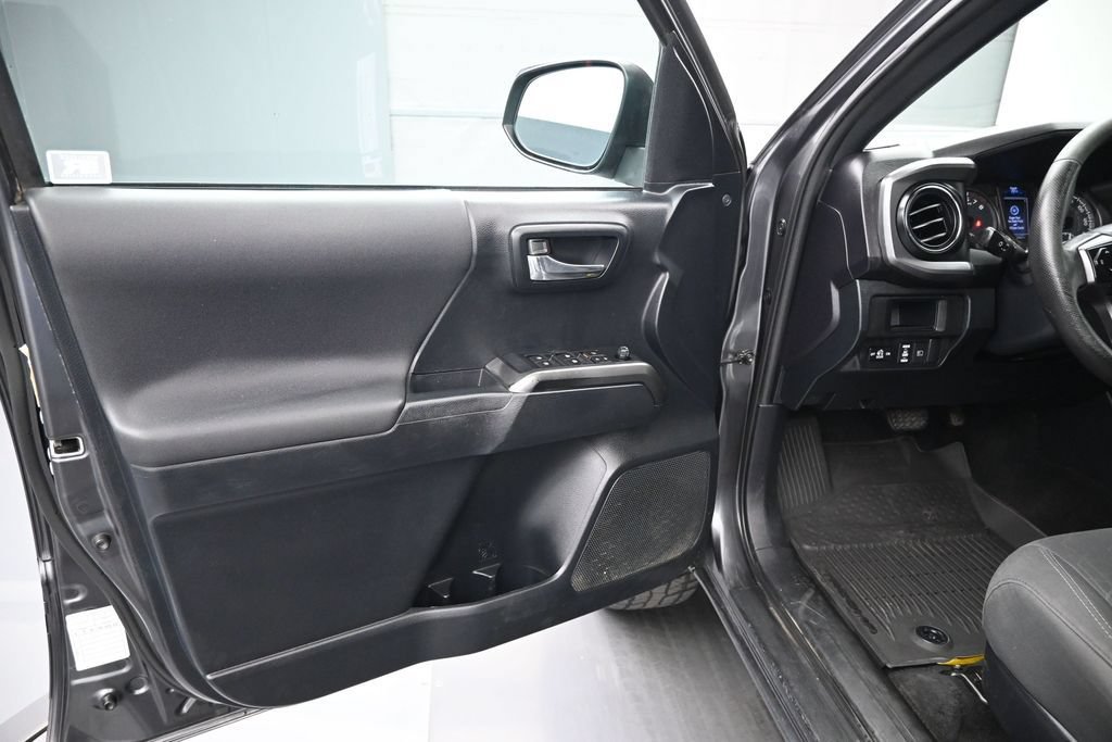 Used 2019 Toyota Tacoma TRD Sport AWD/4WD image 13