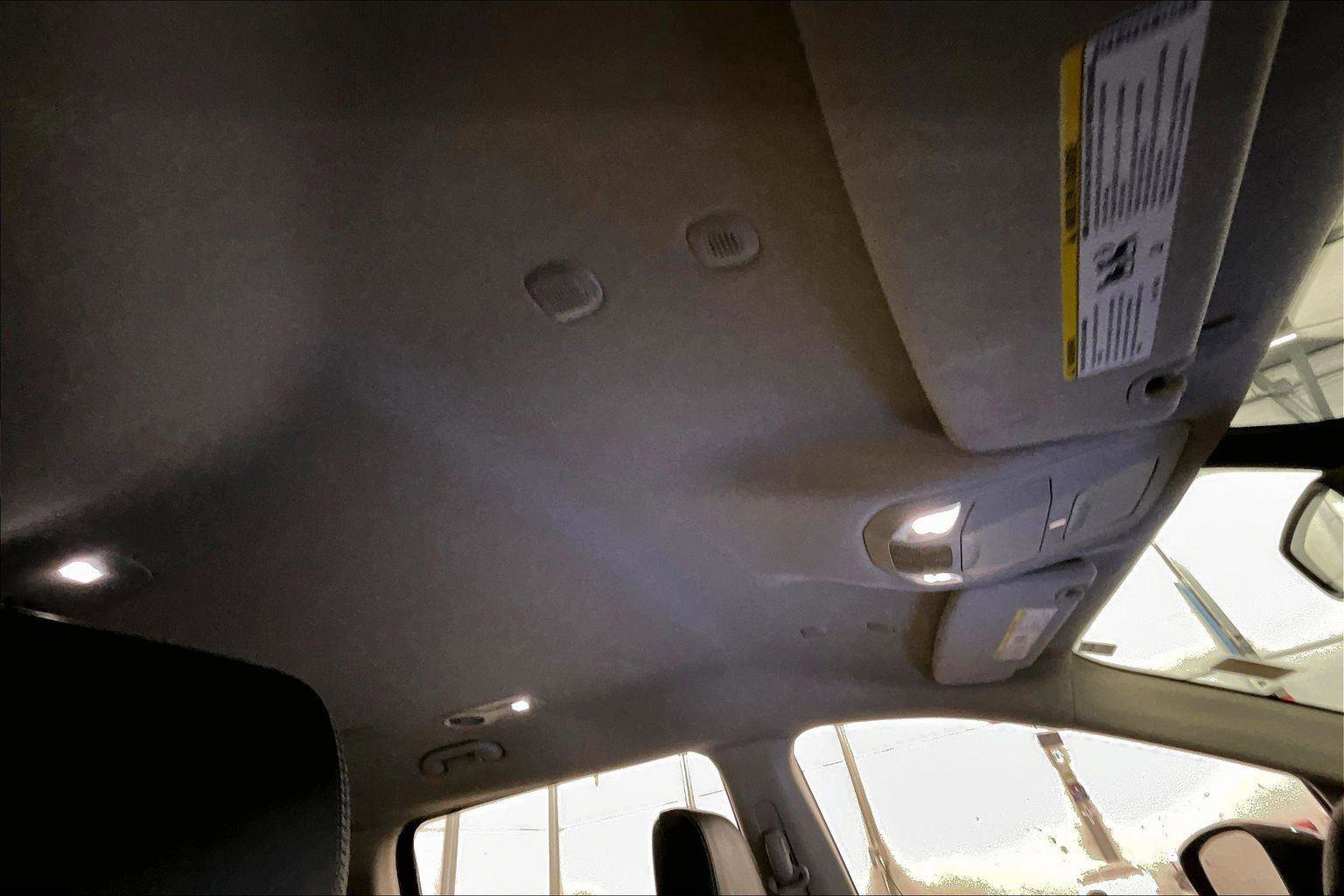 Used 2023 Chrysler Pacifica Touring-L image 21