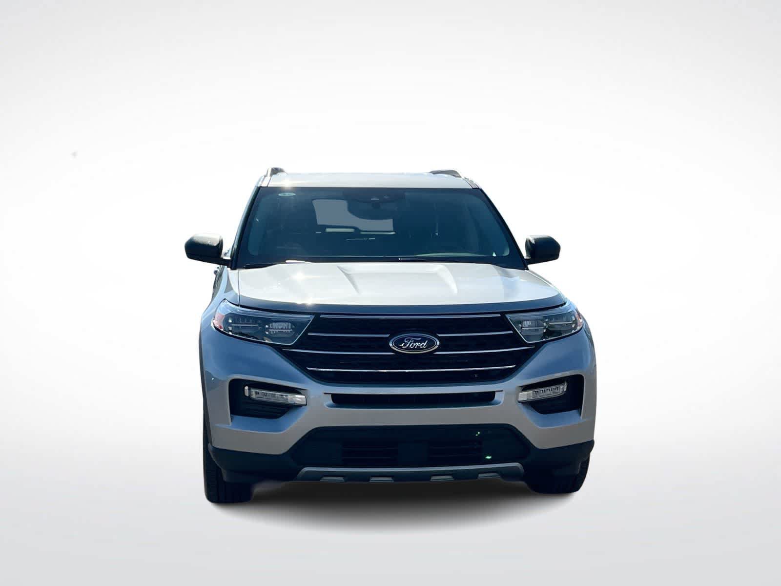 Certified 2024 Ford Explorer XLT w/ Equipment Group 202A AWD/4WD image 3