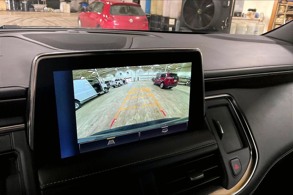 Used 2023 Chevrolet Suburban Premier image 20