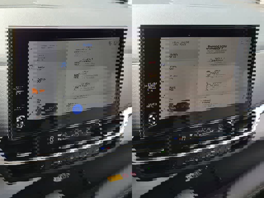 Used 2025 Toyota Sienna XLE image 23