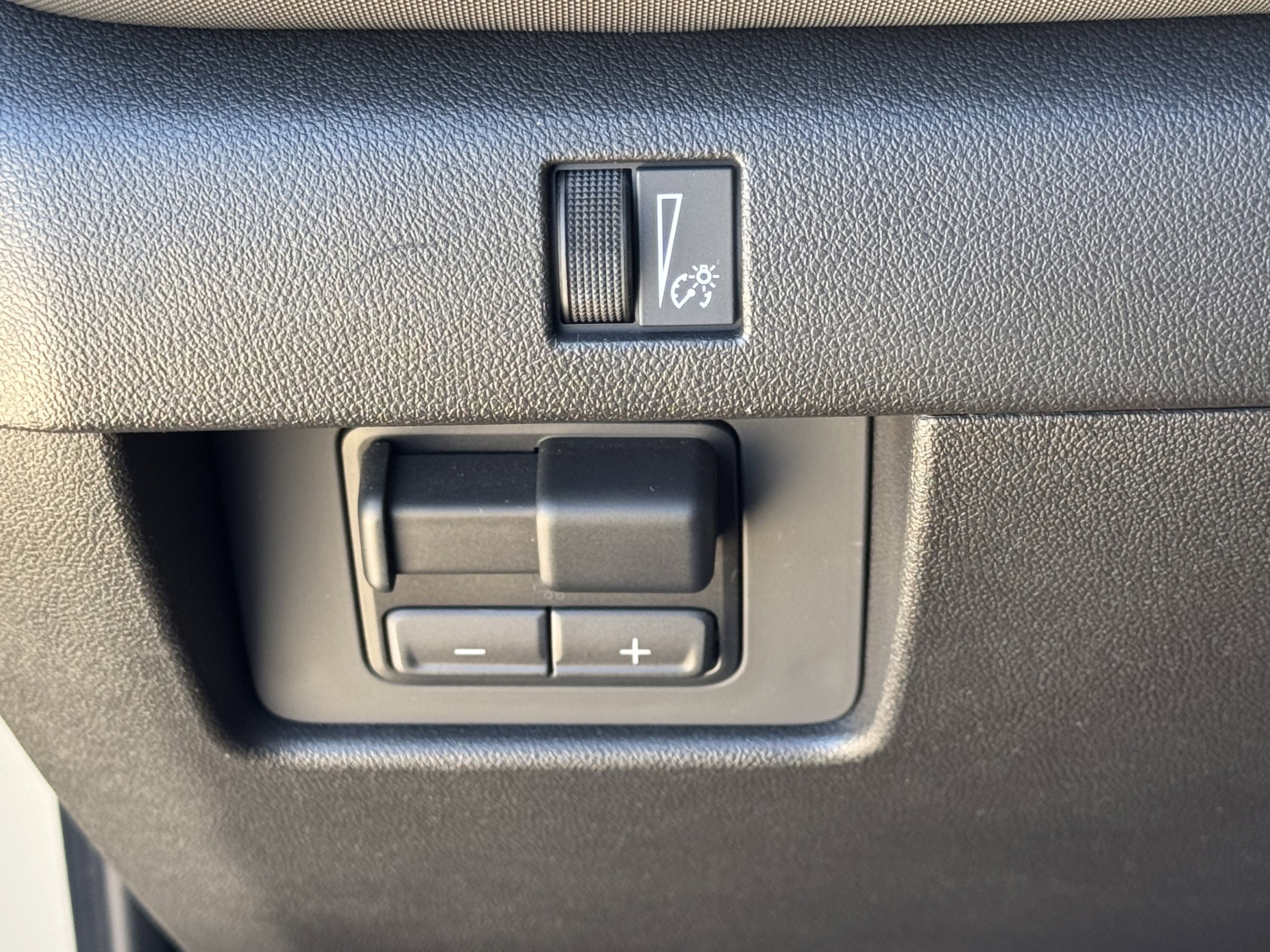 Used 2024 Chevrolet Colorado Z71 w/ Z71 Convenience Package 2 image 23