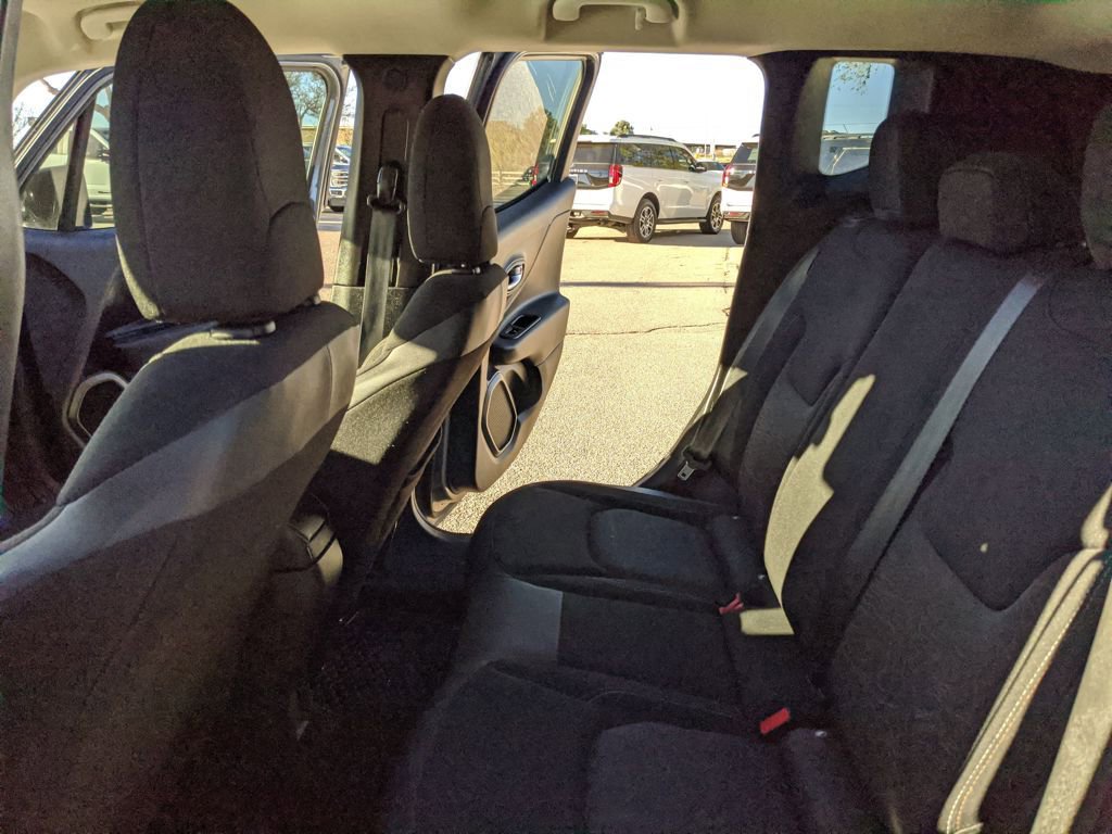 Used 2023 Jeep Renegade Latitude image 18