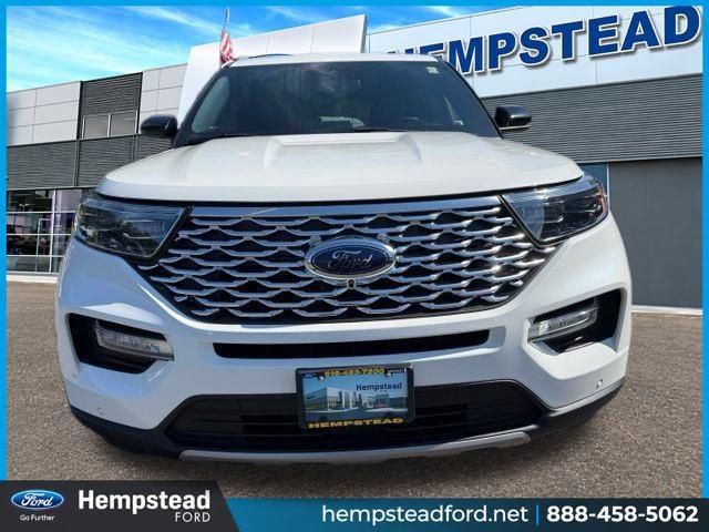 Certified 2022 Ford Explorer Platinum w/ Equipment Group 601A AWD/4WD image 2