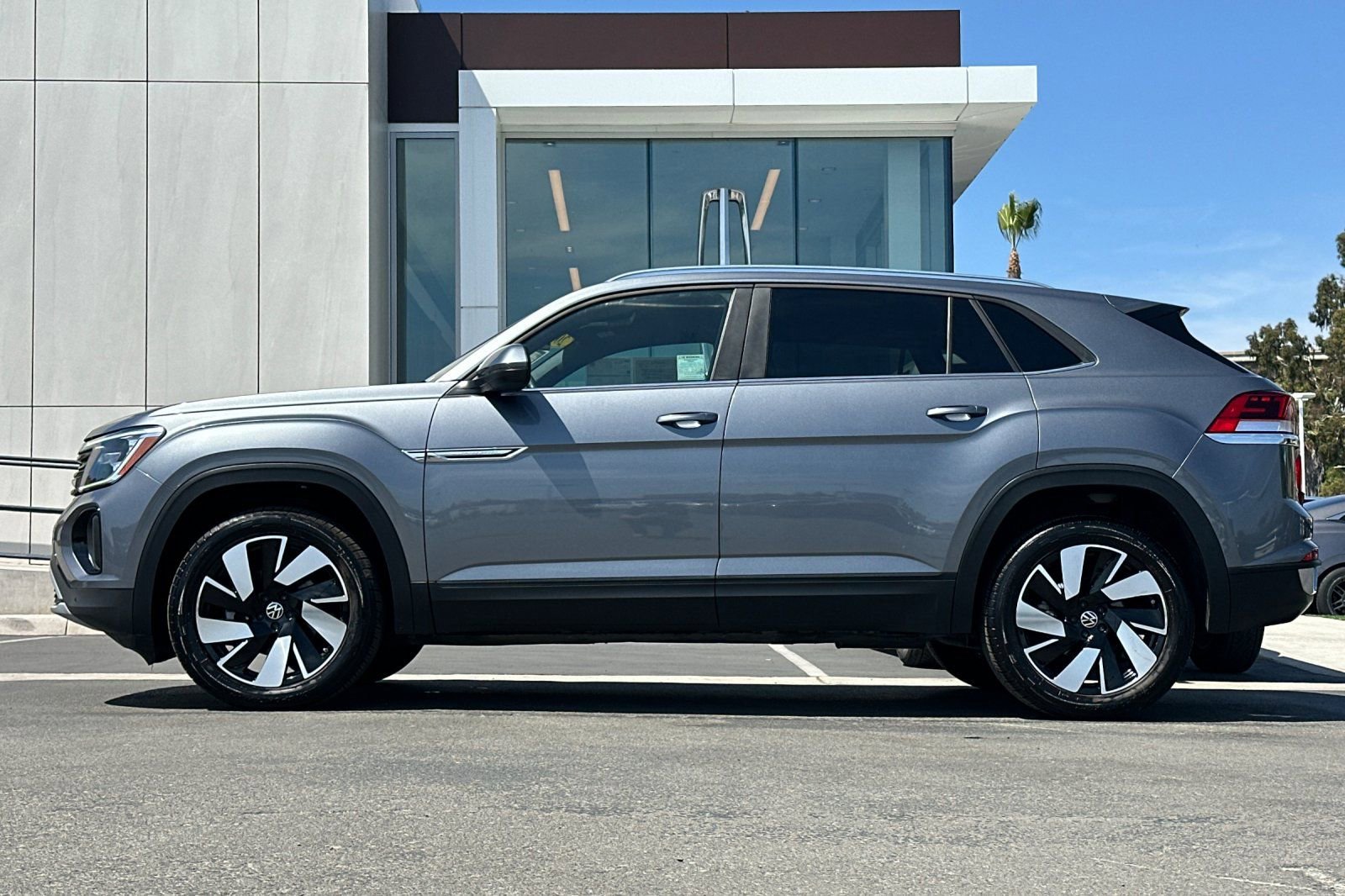 Used 2024 Volkswagen Atlas Cross Sport SE AWD/4WD image 6