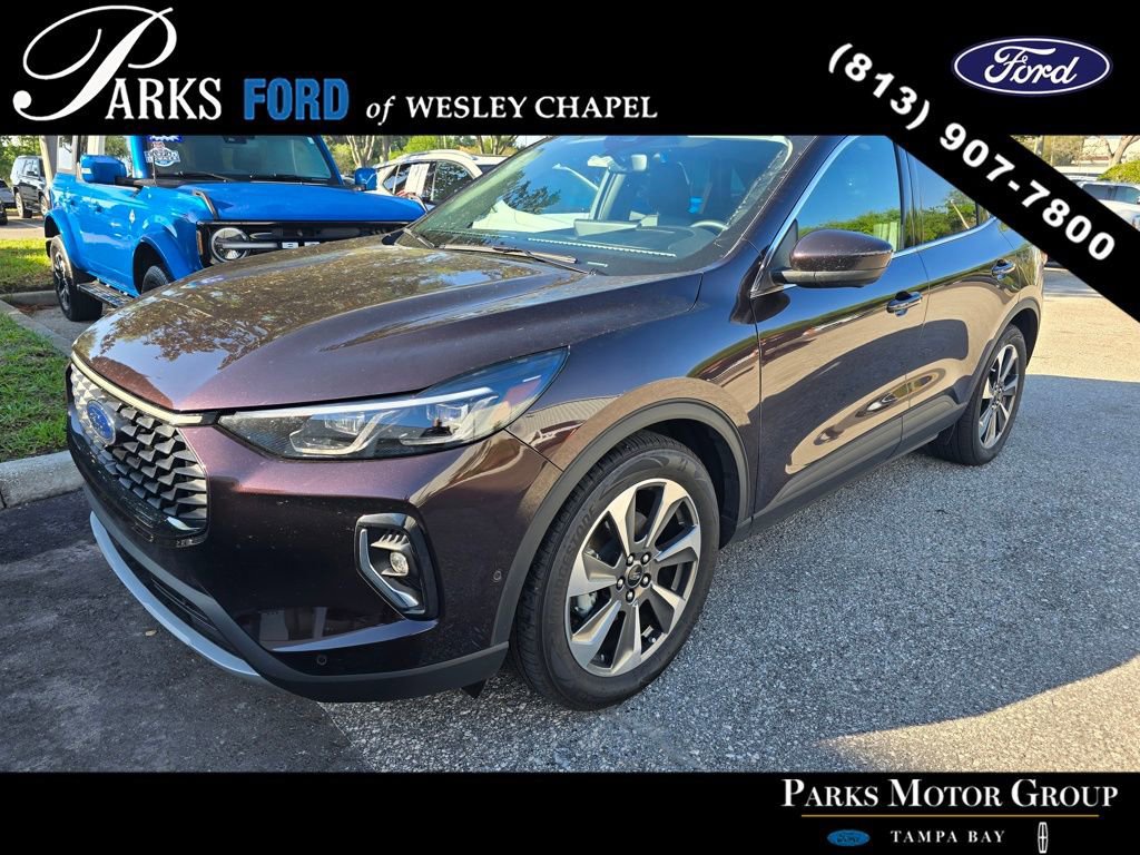 Certified 2023 Ford Escape Platinum w/ Premium Technology Package image 2