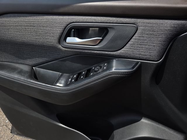 Used 2021 Nissan Rogue SV FWD image 15