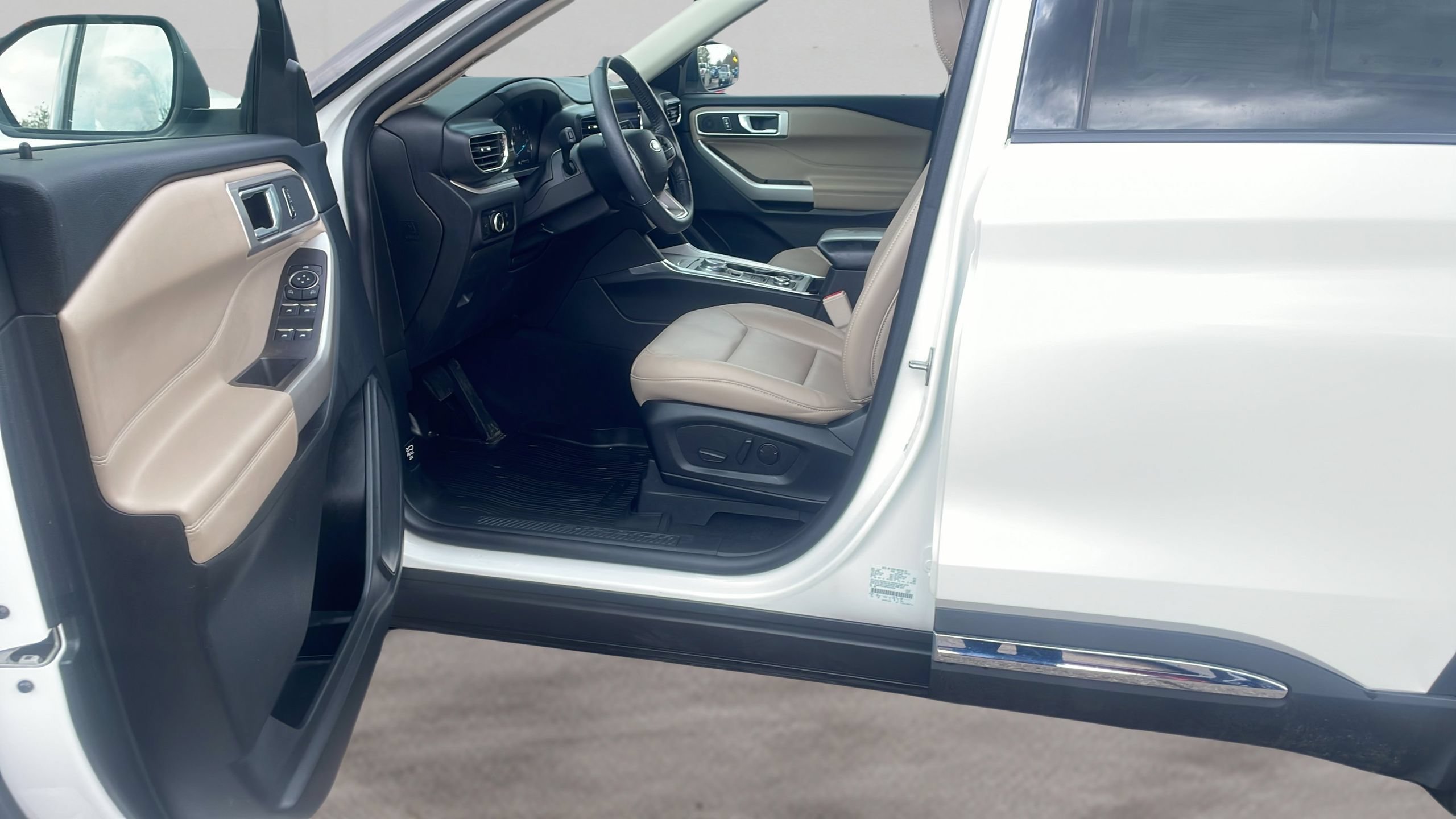 Certified 2023 Ford Explorer XLT w/ Equipment Group 202A AWD/4WD image 11
