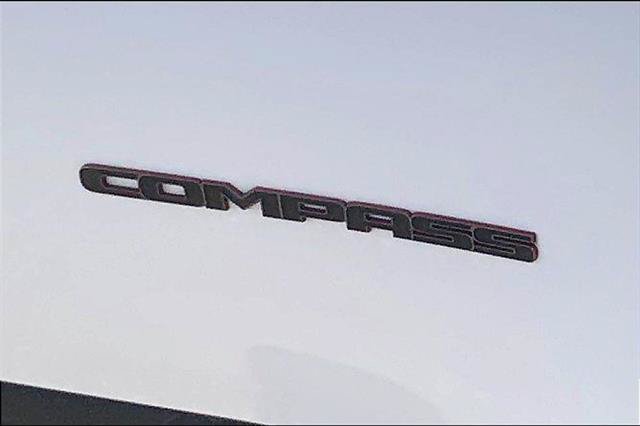 Used 2022 Jeep Compass Trailhawk w/ Trailhawk Convenience Group AWD/4WD image 8