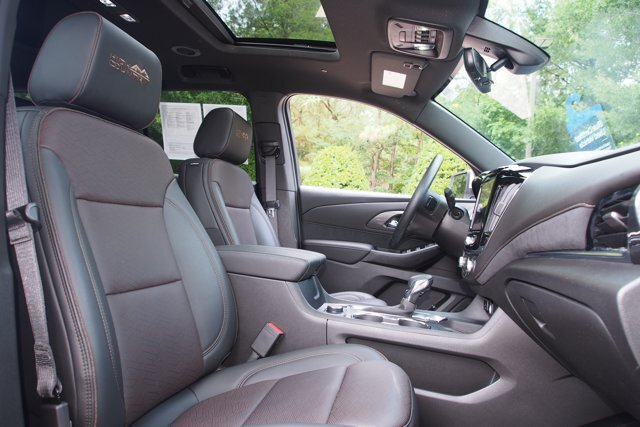 Used 2023 Chevrolet Traverse High Country FWD image 11