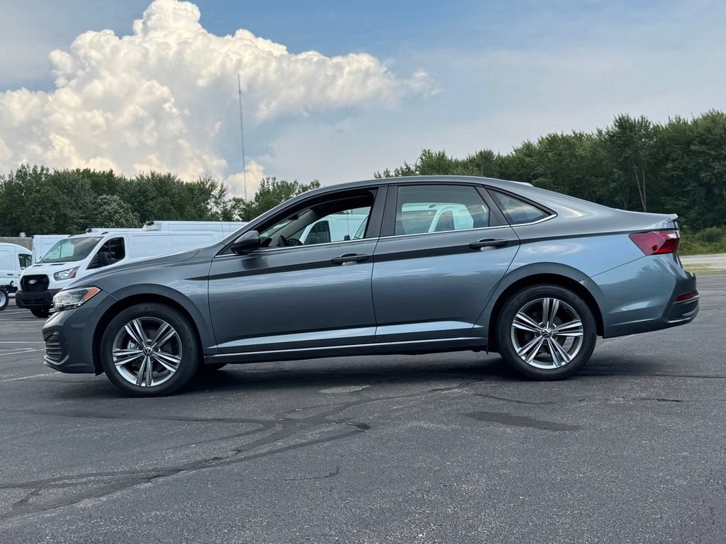 Used 2022 Volkswagen Jetta SE FWD image 4
