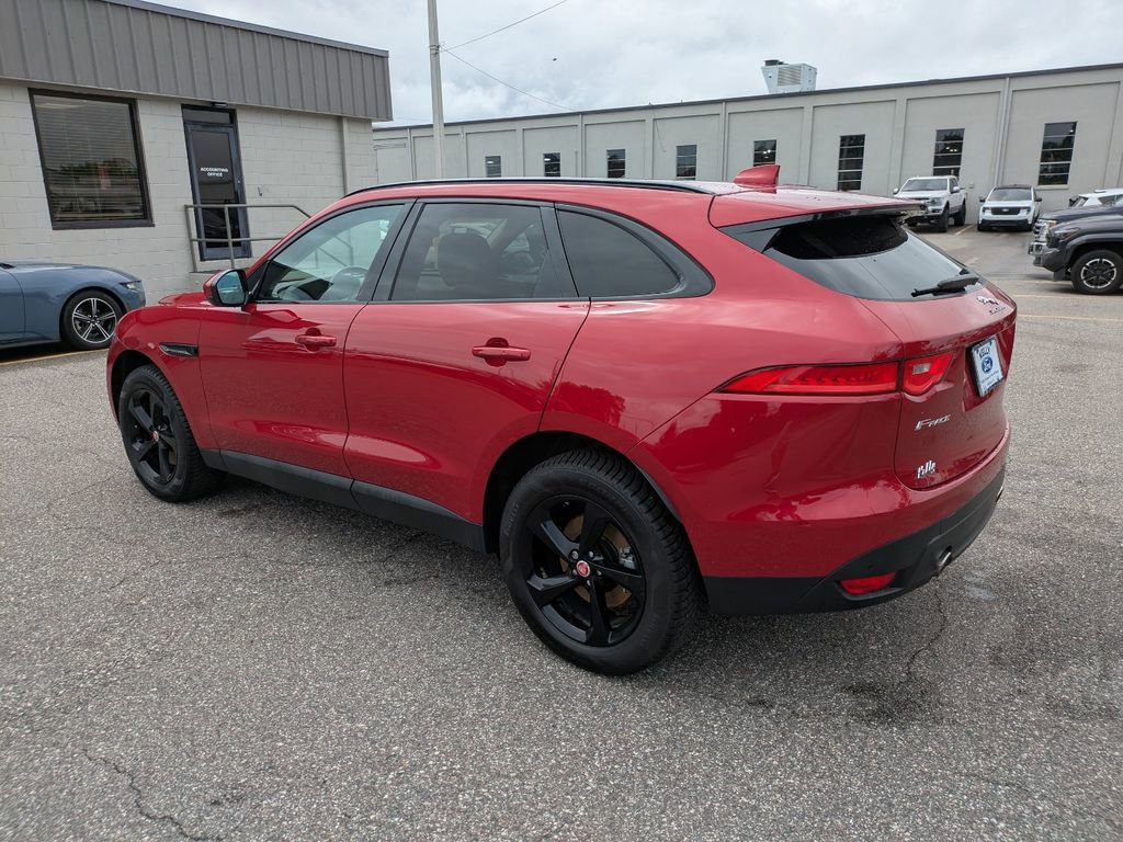 Used 2017 Jaguar F-PACE Prestige image 4