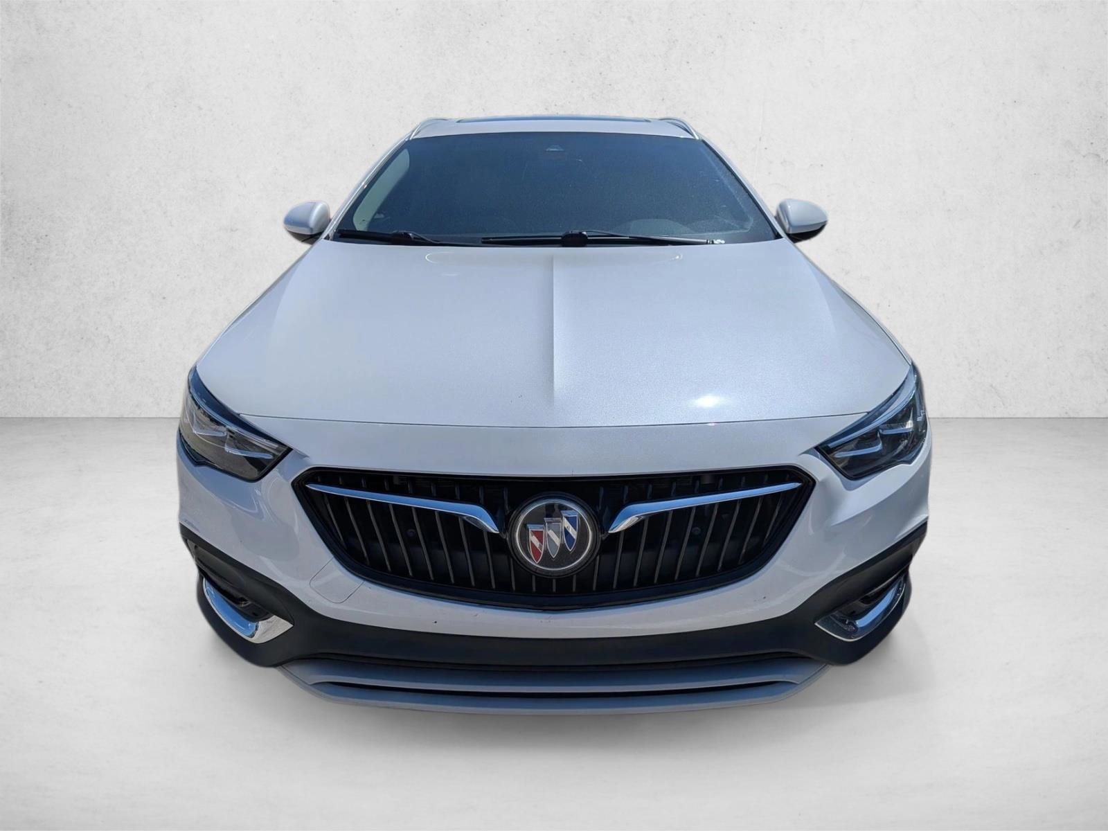 Used 2019 Buick Regal Essence w/ Driver Confidence Package I AWD/4WD image 2