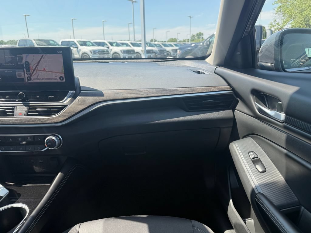 Used 2024 Nissan Altima 2.5 SV w/ SV Premium Package FWD image 19