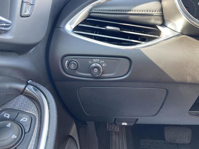 Used 2018 Chevrolet Malibu LT w/ Leather Package image 16