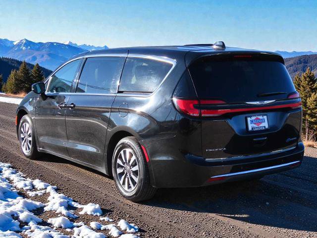 Used 2024 Chrysler Pacifica Select image 5