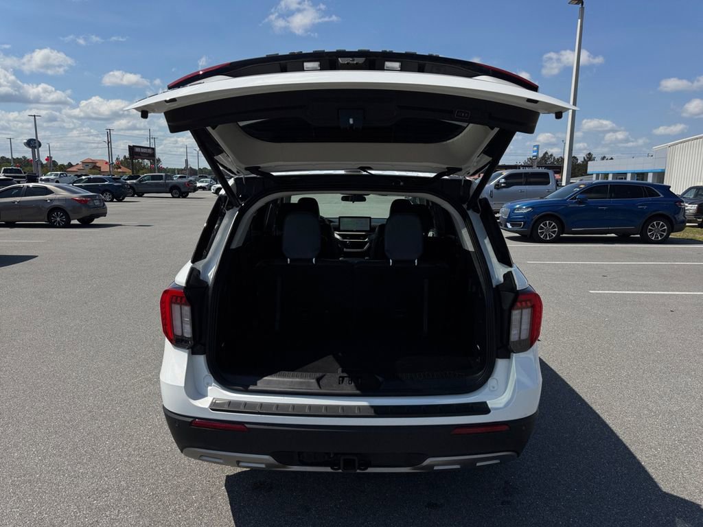 Certified 2025 Ford Explorer Active w/ Active Comfort Package RWD image 18