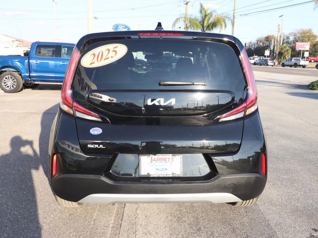 Used 2025 Kia Soul LX w/ LX Technology Package image 4