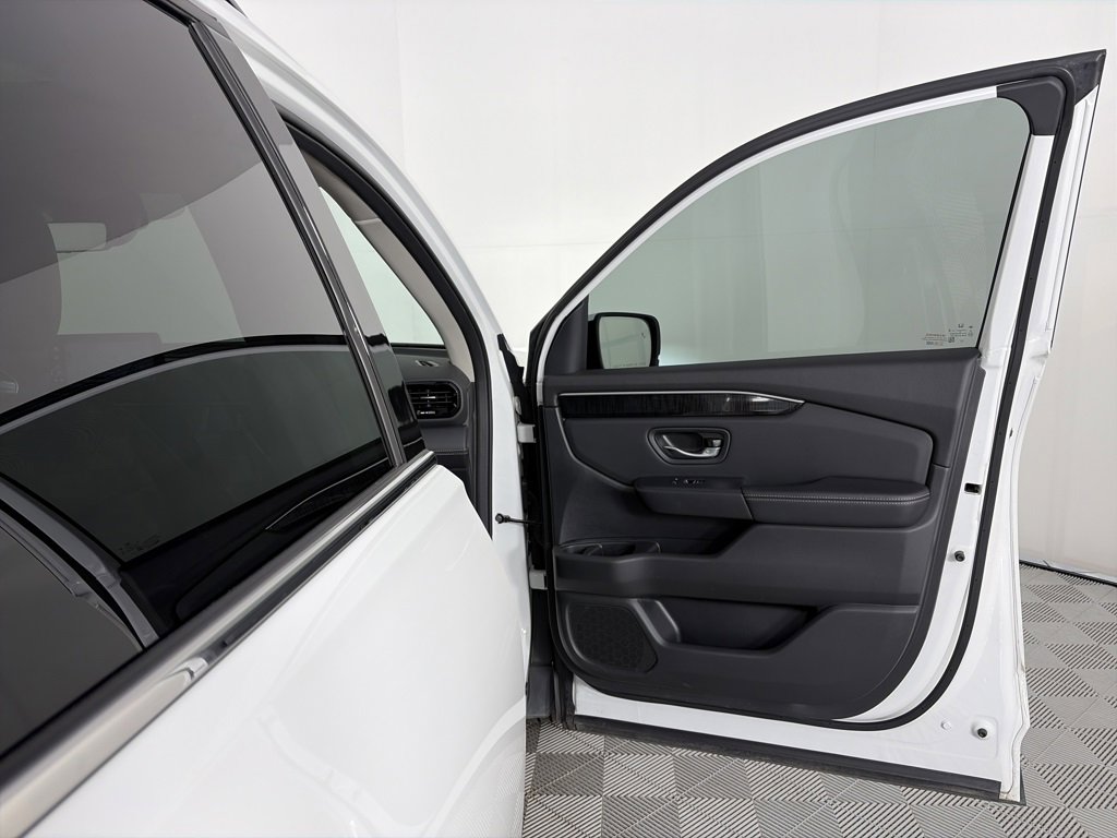 Used 2025 Honda Pilot Elite image 30
