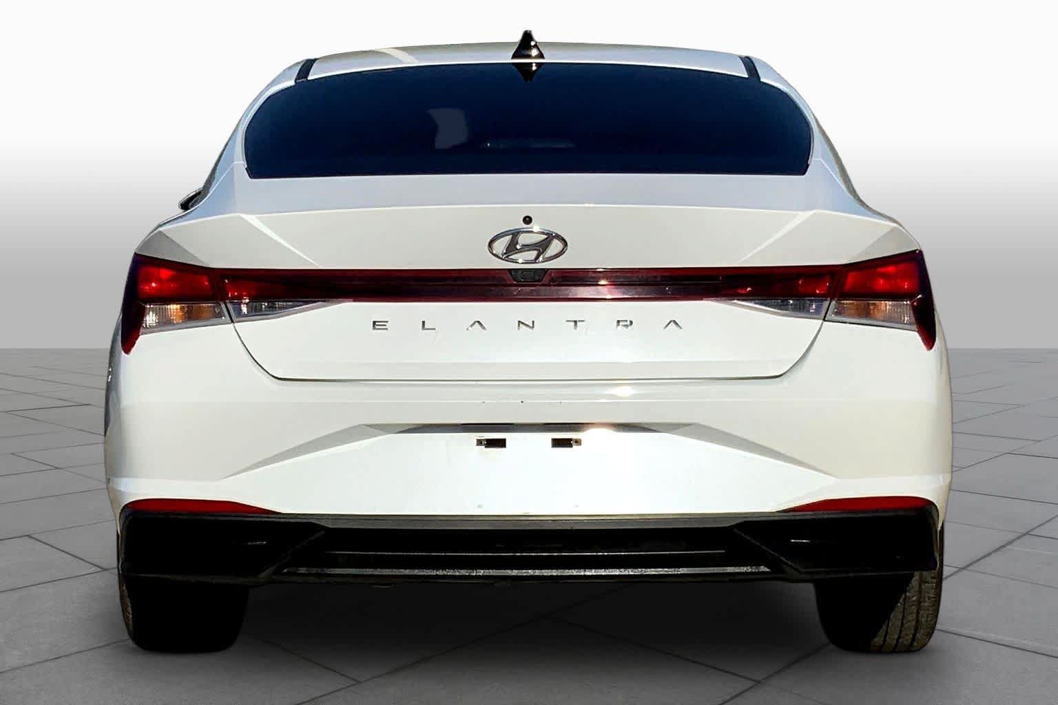 Used 2022 Hyundai Elantra SEL w/ Cargo Package FWD image 4