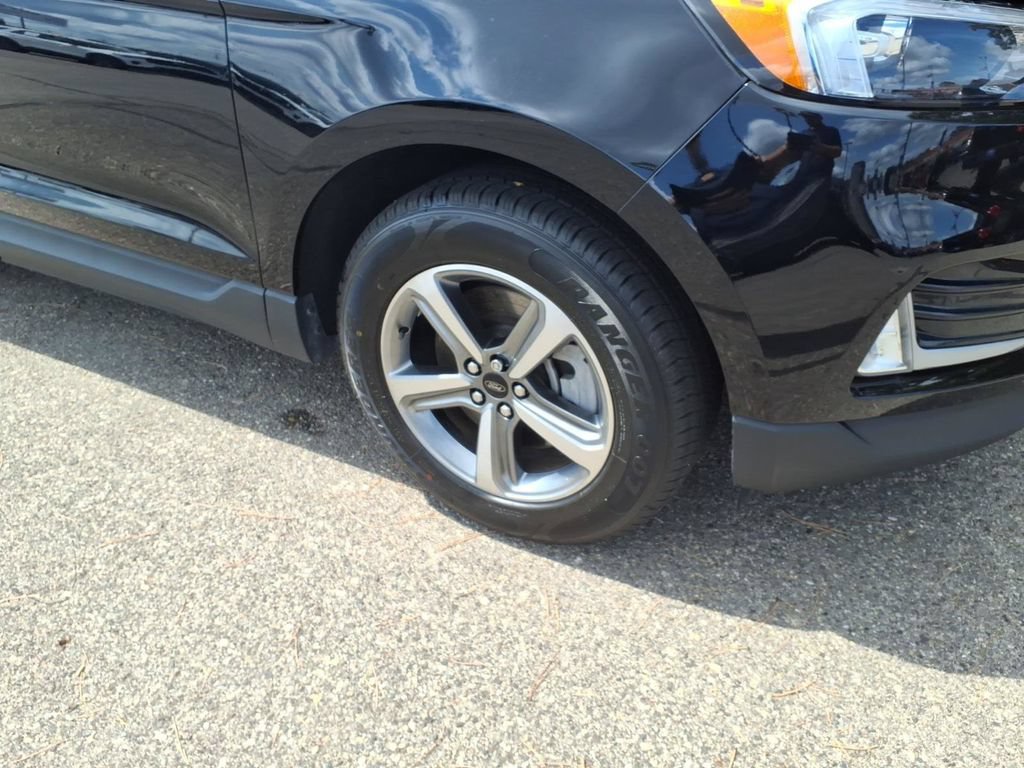 Certified 2024 Ford Edge SEL w/ Convenience Package AWD/4WD image 5