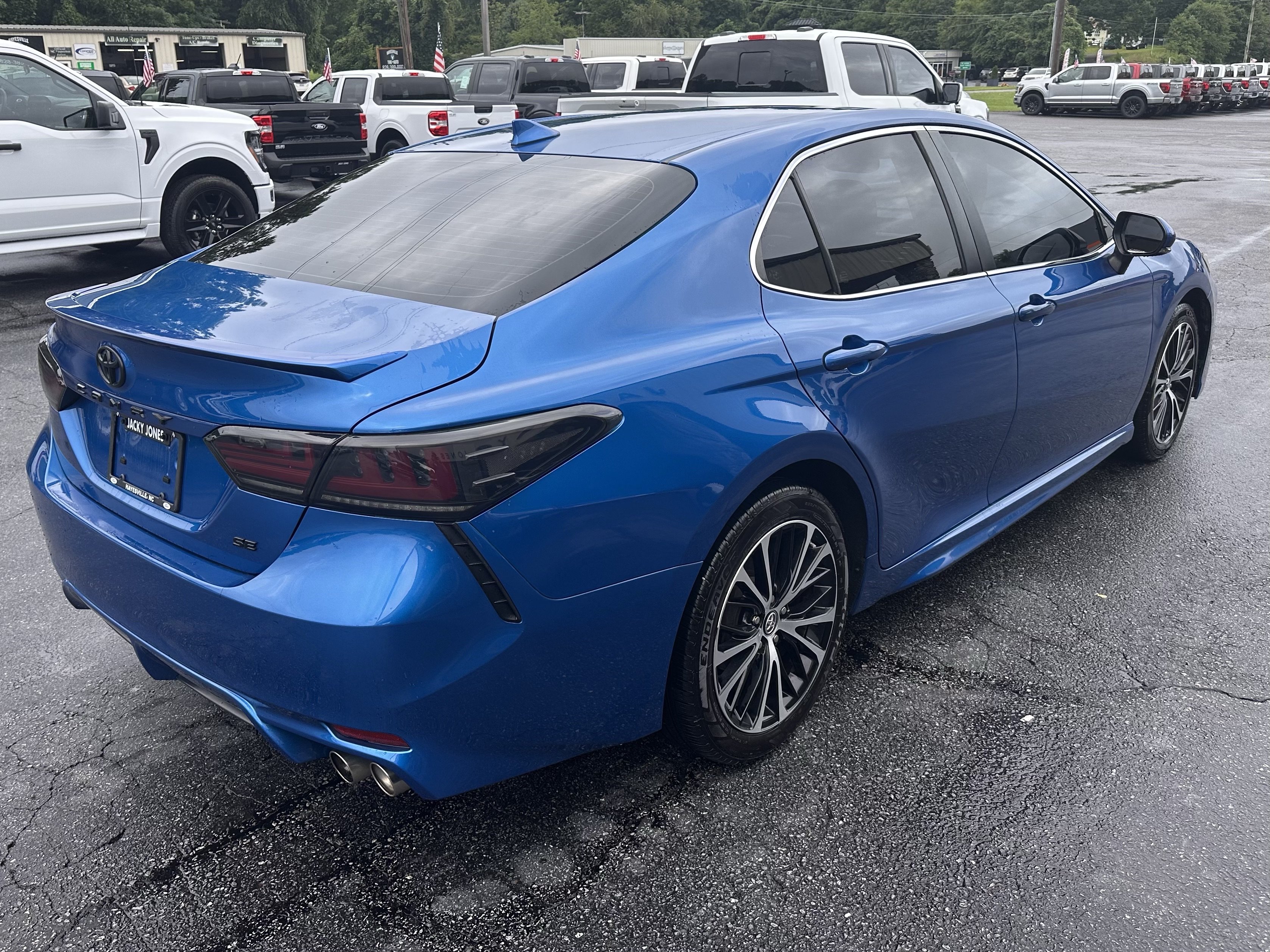 Used 2019 Toyota Camry SE w/ Convenience Package FWD image 6