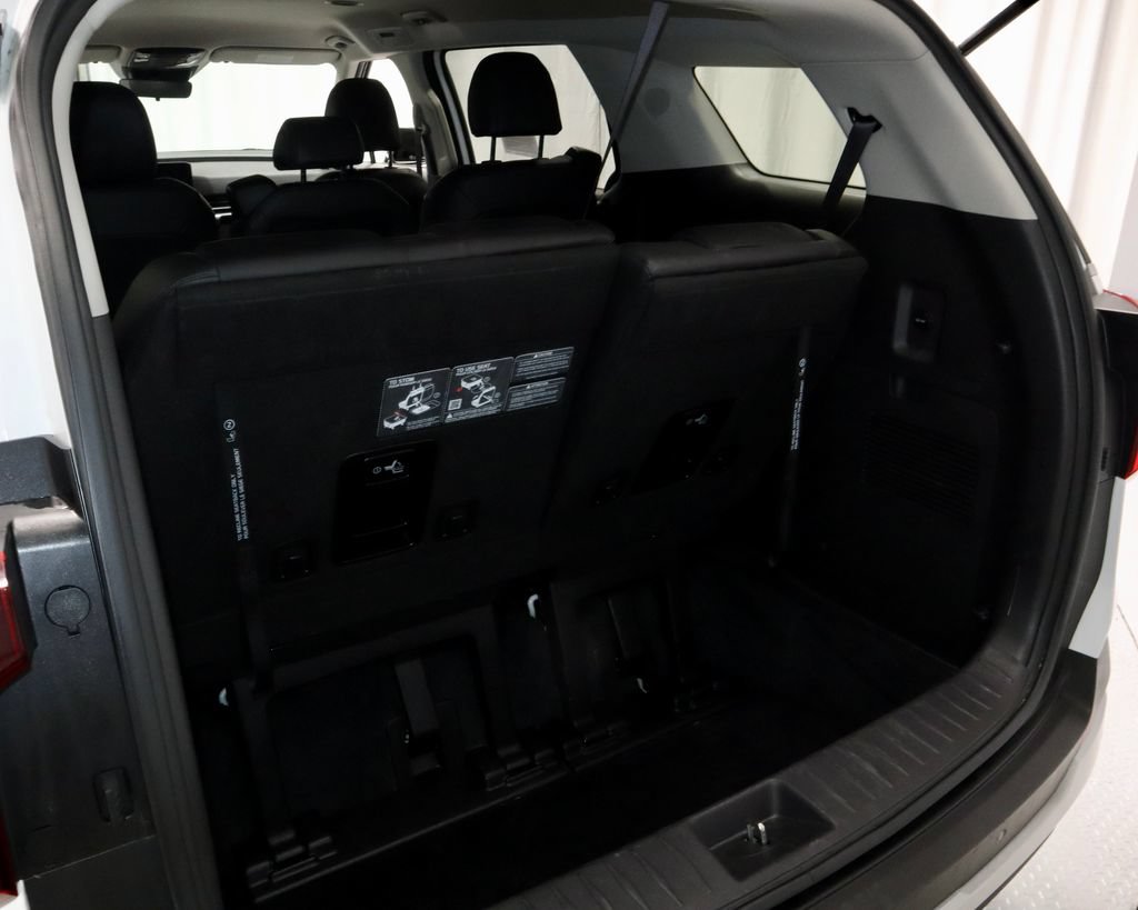 Used 2025 Kia Carnival FWD image 13