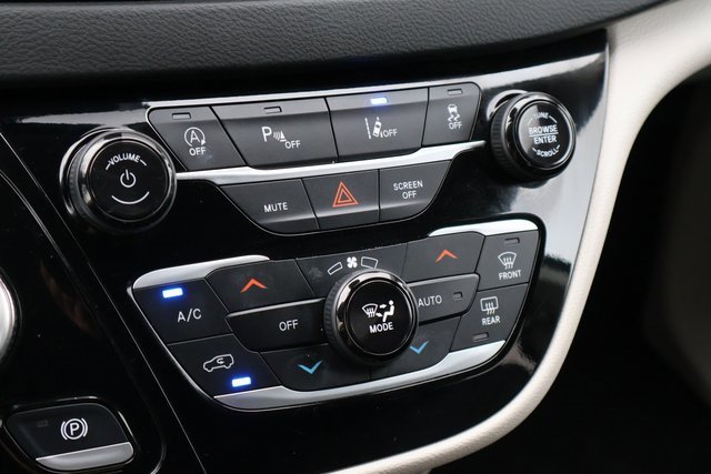 Used 2024 Chrysler Pacifica Touring-L image 32