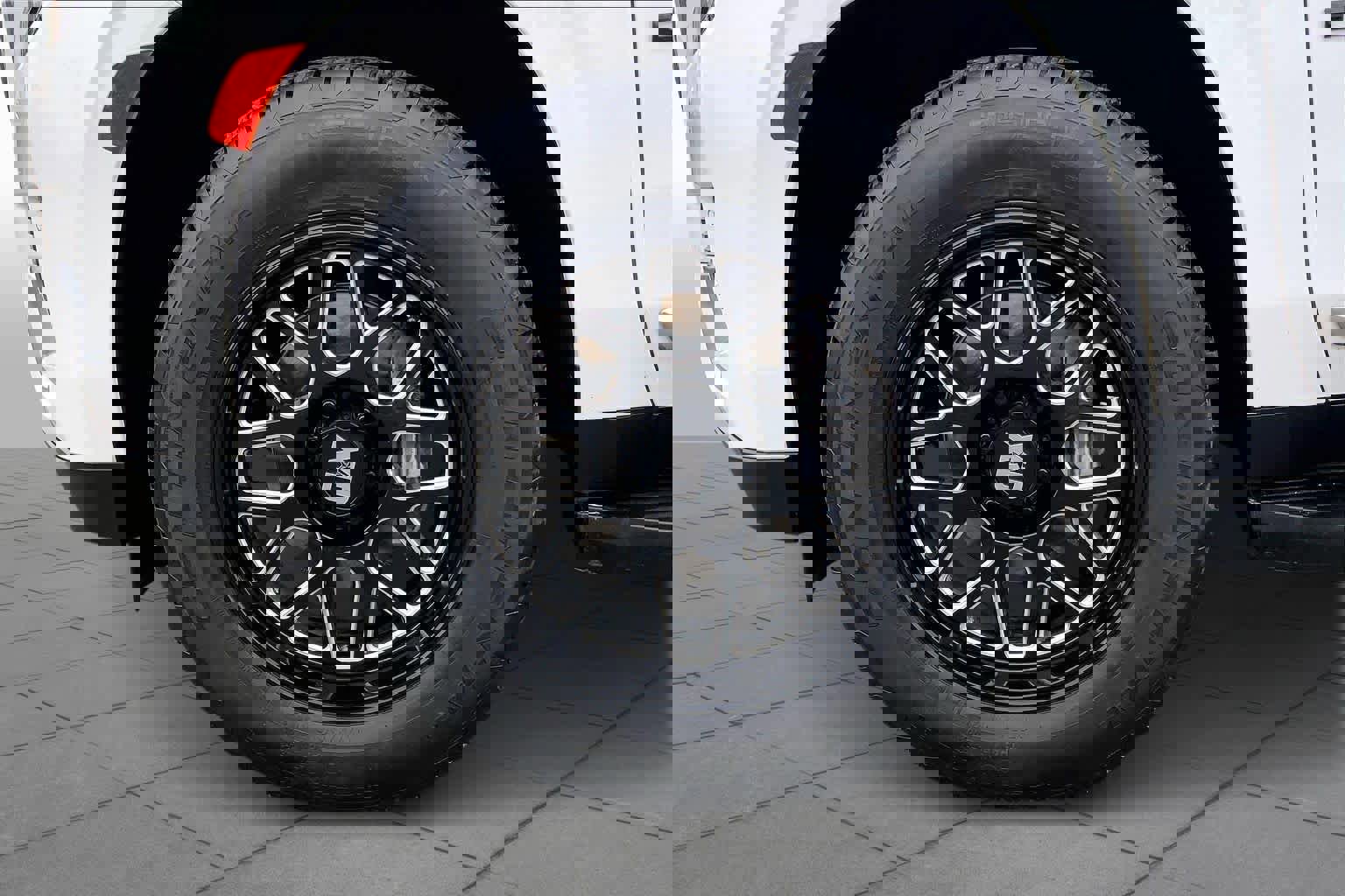 Used 2024 GMC Yukon XL Denali image 13