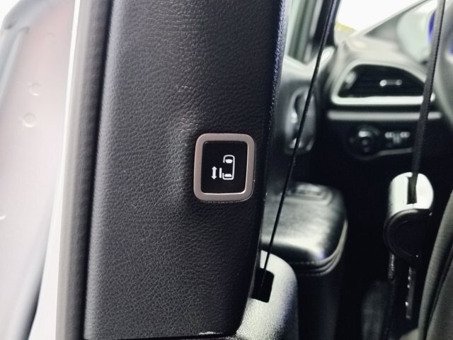 Used 2022 Chrysler Pacifica Touring FWD image 25