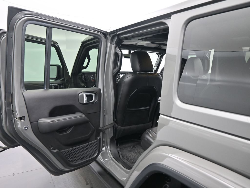 Used 2019 Jeep Wrangler Unlimited Sahara w/ Quick Order Package 24M Moab image 43