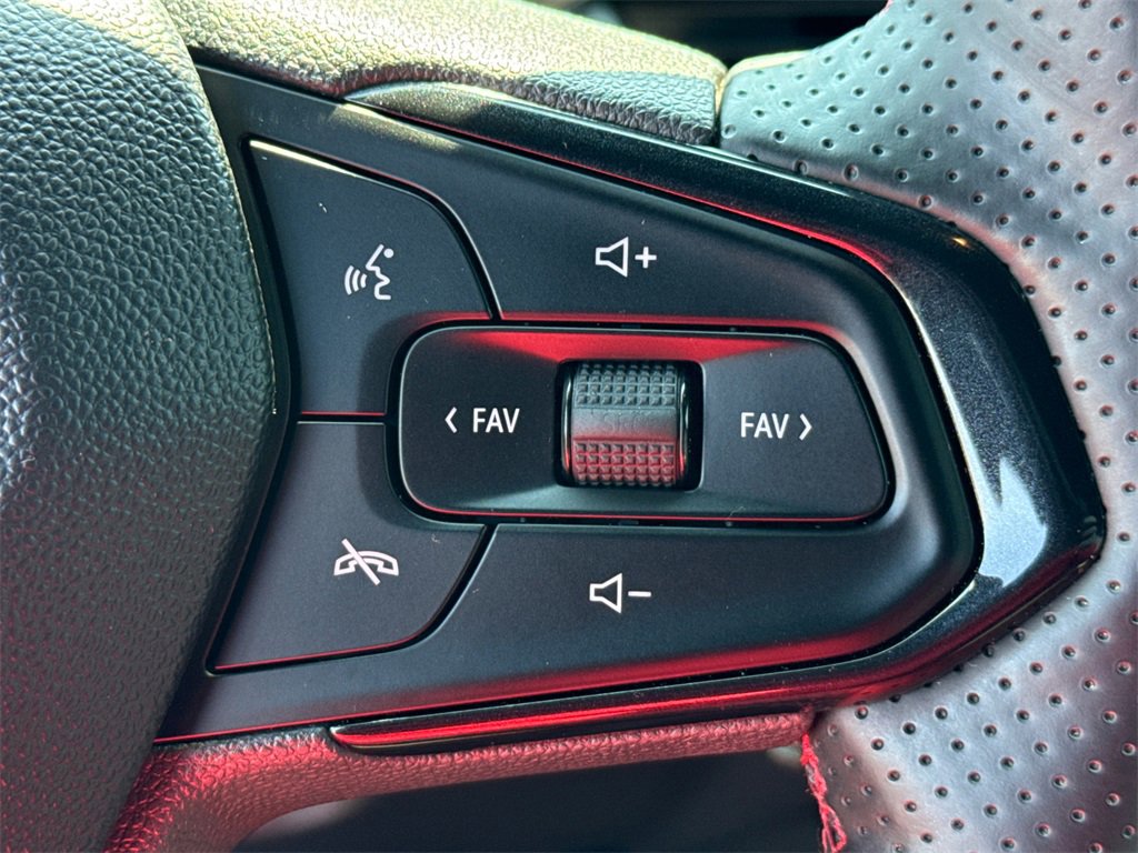 Used 2024 Chevrolet Trax RS w/ Driver Confidence Package image 28