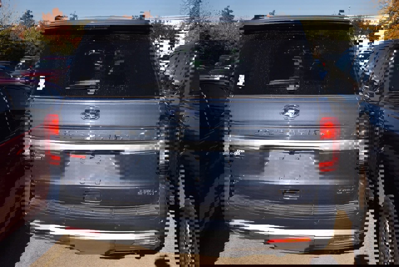 Certified 2023 Ford Expedition XLT image 6