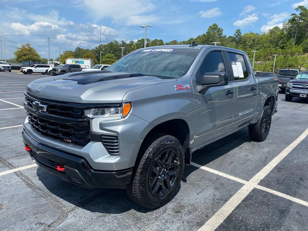Used 2025 Chevrolet Silverado 1500 LT Trail Boss w/ Convenience Package II AWD/4WD image 3