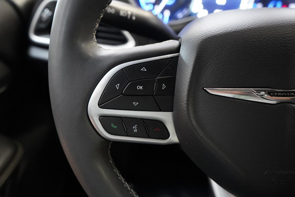 Used 2025 Chrysler Pacifica Select FWD image 28