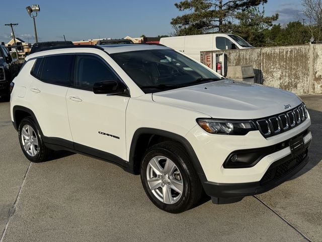 Used 2022 Jeep Compass Latitude w/ Sun and Sound Group AWD/4WD image 8