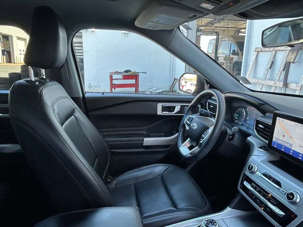 Certified 2022 Ford Explorer XLT w/ Equipment Group 202A AWD/4WD image 39