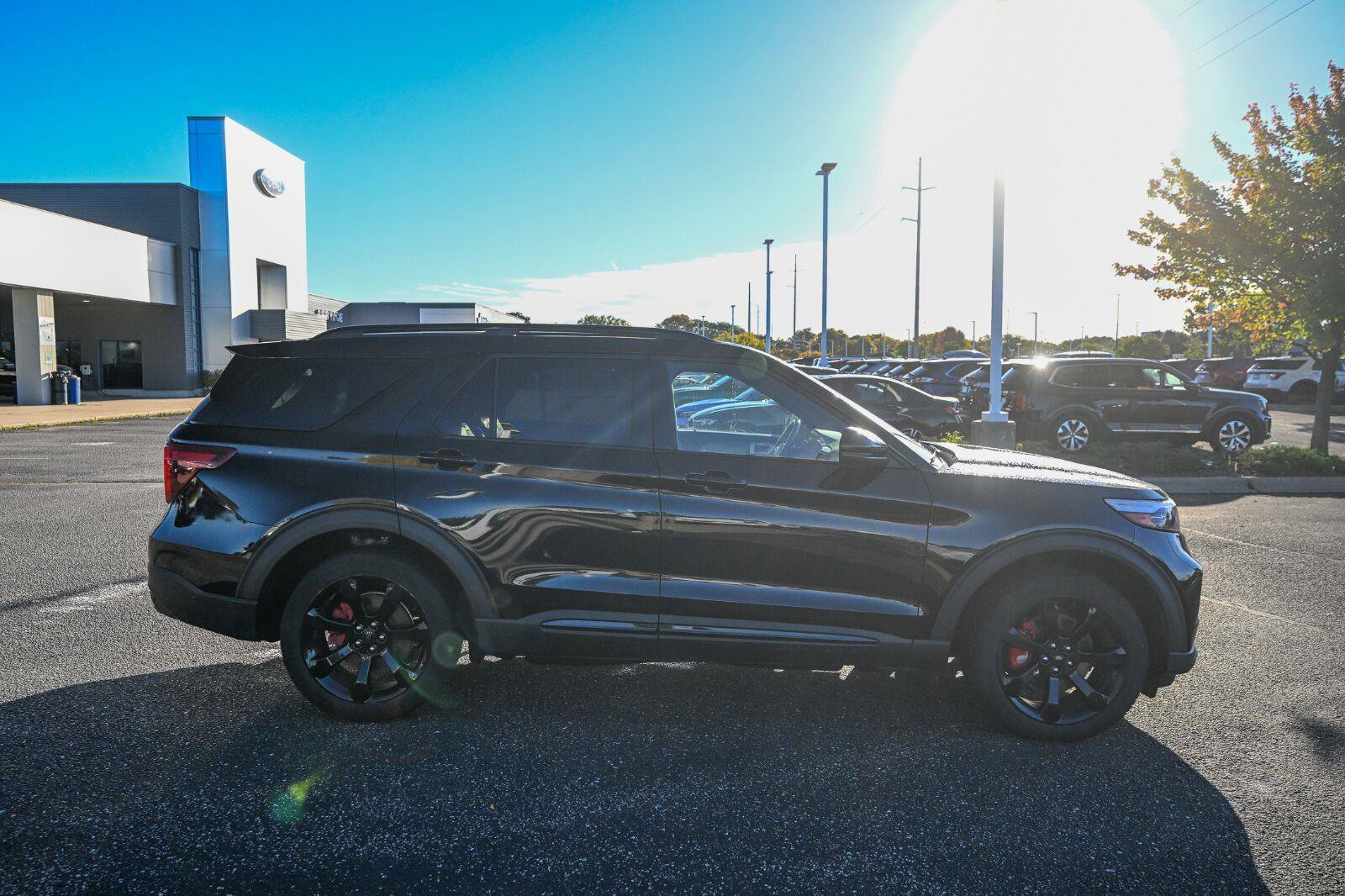 Certified 2020 Ford Explorer ST w/ ST Street Pack AWD/4WD image 3