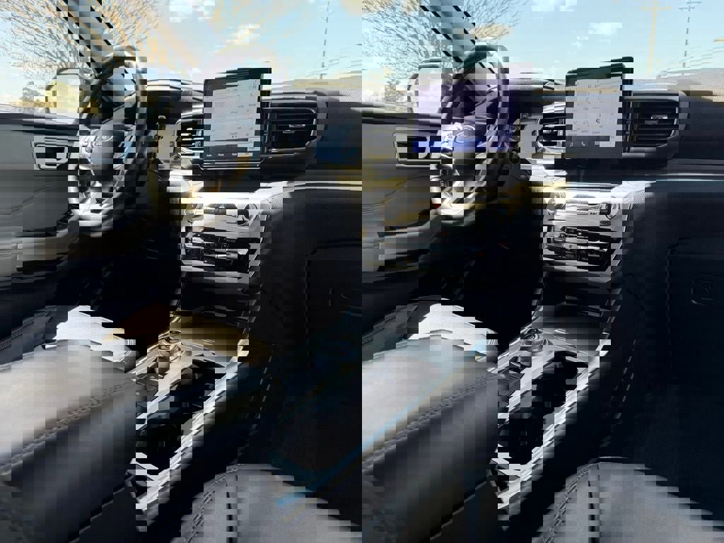 Certified 2022 Ford Explorer XLT w/ Equipment Group 202A image 14