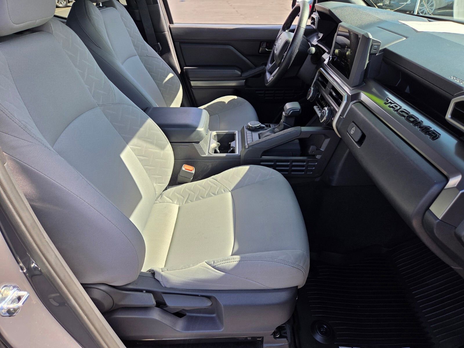 Used 2025 Toyota Tacoma SR5 AWD/4WD image 15