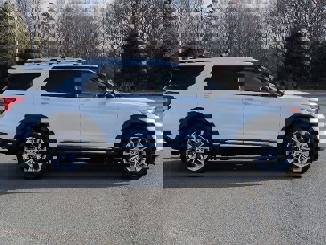 Certified 2021 Ford Explorer Platinum w/ Equipment Group 601A image 6